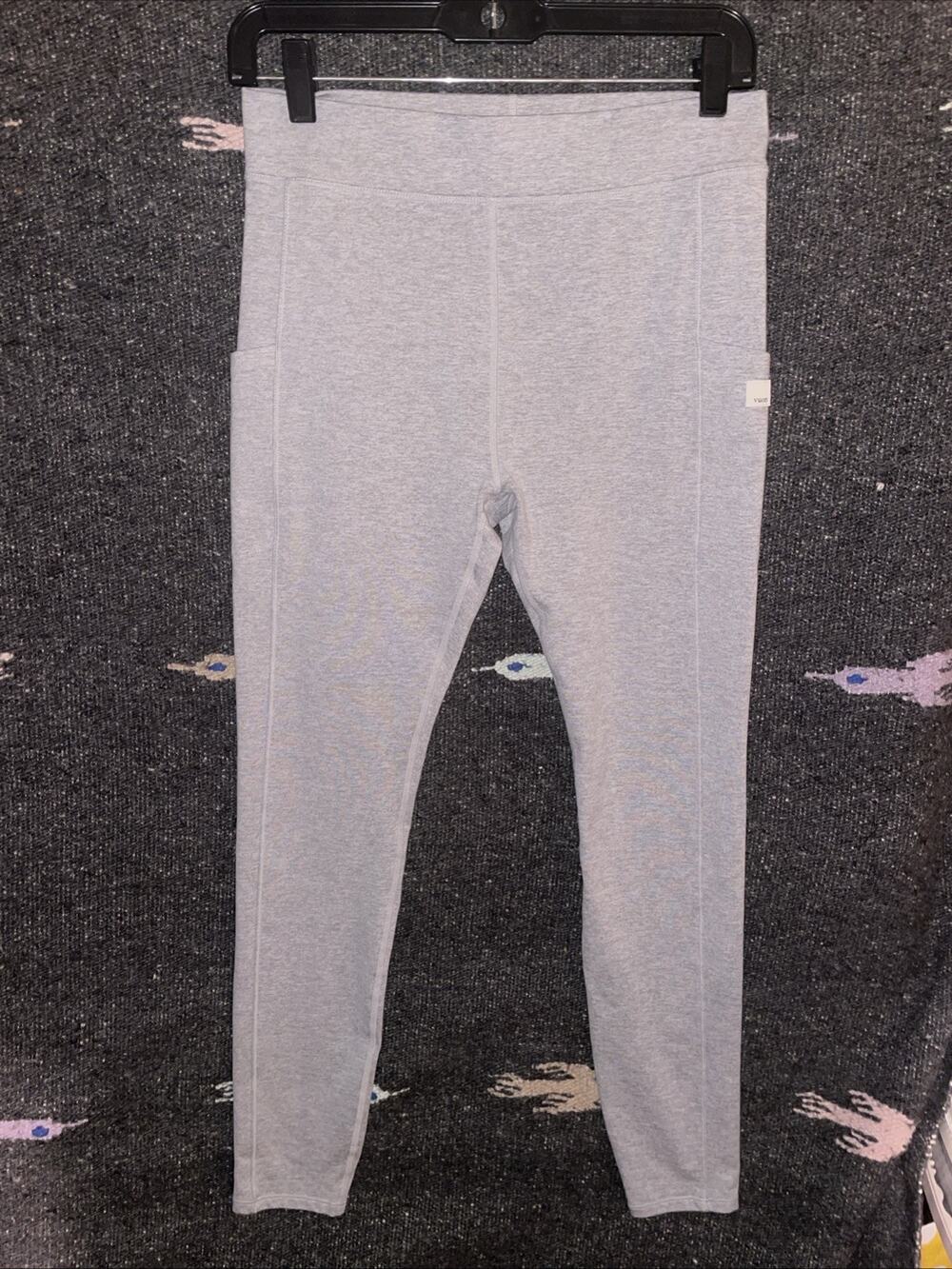 Vuori Granite Pocket Leggings Size LARGE Trendy Sexy EUC!